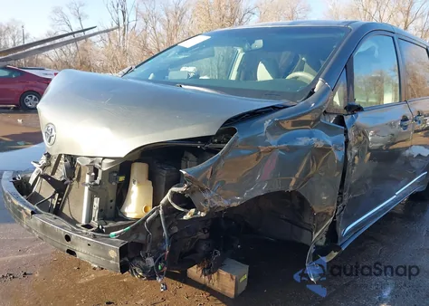 2011 Toyota Sienna Le V6 z USA, uszkodzony, nr VIN 5TDKK3DC3BS126460